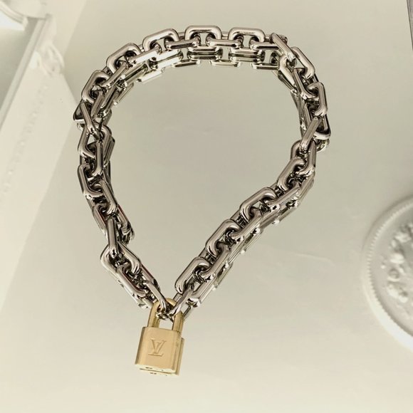 COPY - Louis Vuitton Padlock Chunky Curb Chain Necklace - Picture 1 of 4